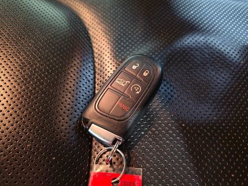 Used 2019 Jeep Cherokee Limited AWD/4WD image 10