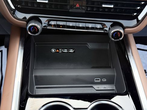 New 2025 Chevrolet Tahoe High Country AWD/4WD image 28