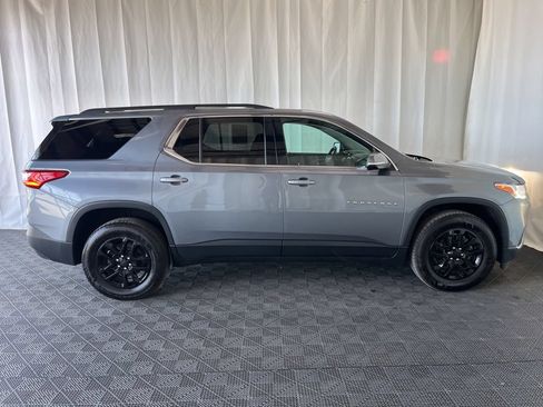 Used 2021 Chevrolet Traverse LT FWD image 2