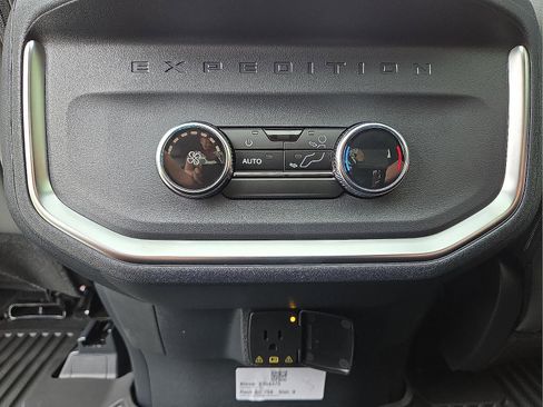 New 2025 Ford Expedition Active image 14