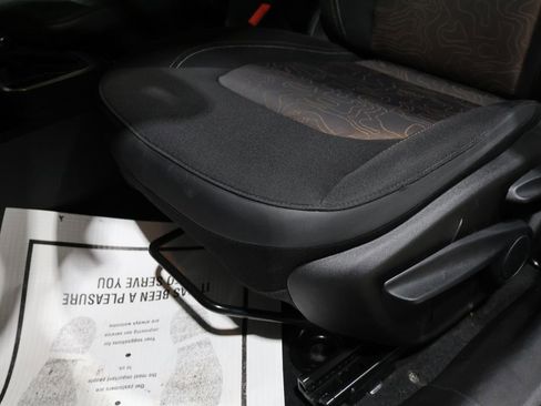 Used 2023 Jeep Renegade Latitude image 12