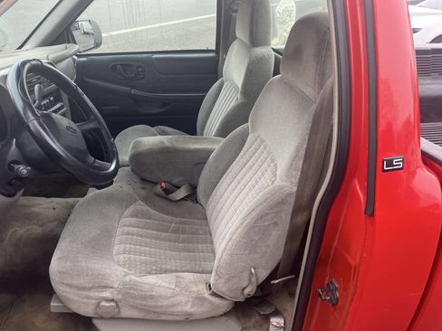 Used 2000 Chevrolet S10 Pickup LS w/ Preferred Equipment Group image 20