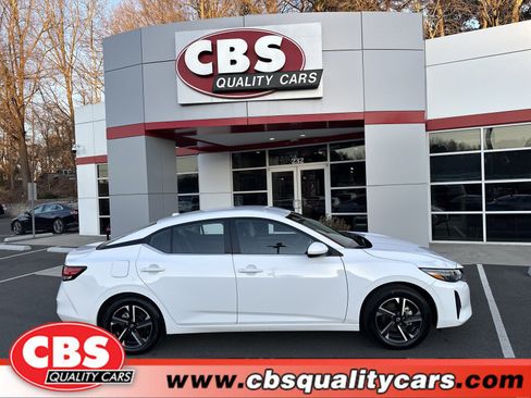 Used 2025 Nissan Sentra SV FWD image 1