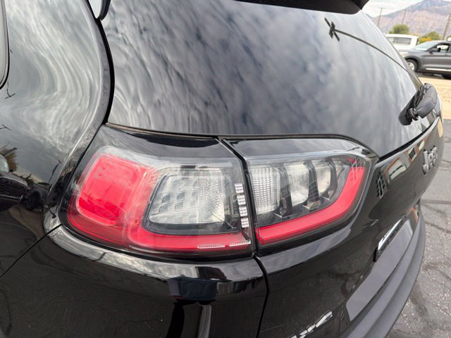 Used 2021 Jeep Cherokee Trailhawk AWD/4WD image 25