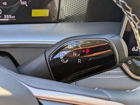 New 2026 Volkswagen Tiguan SE image 13