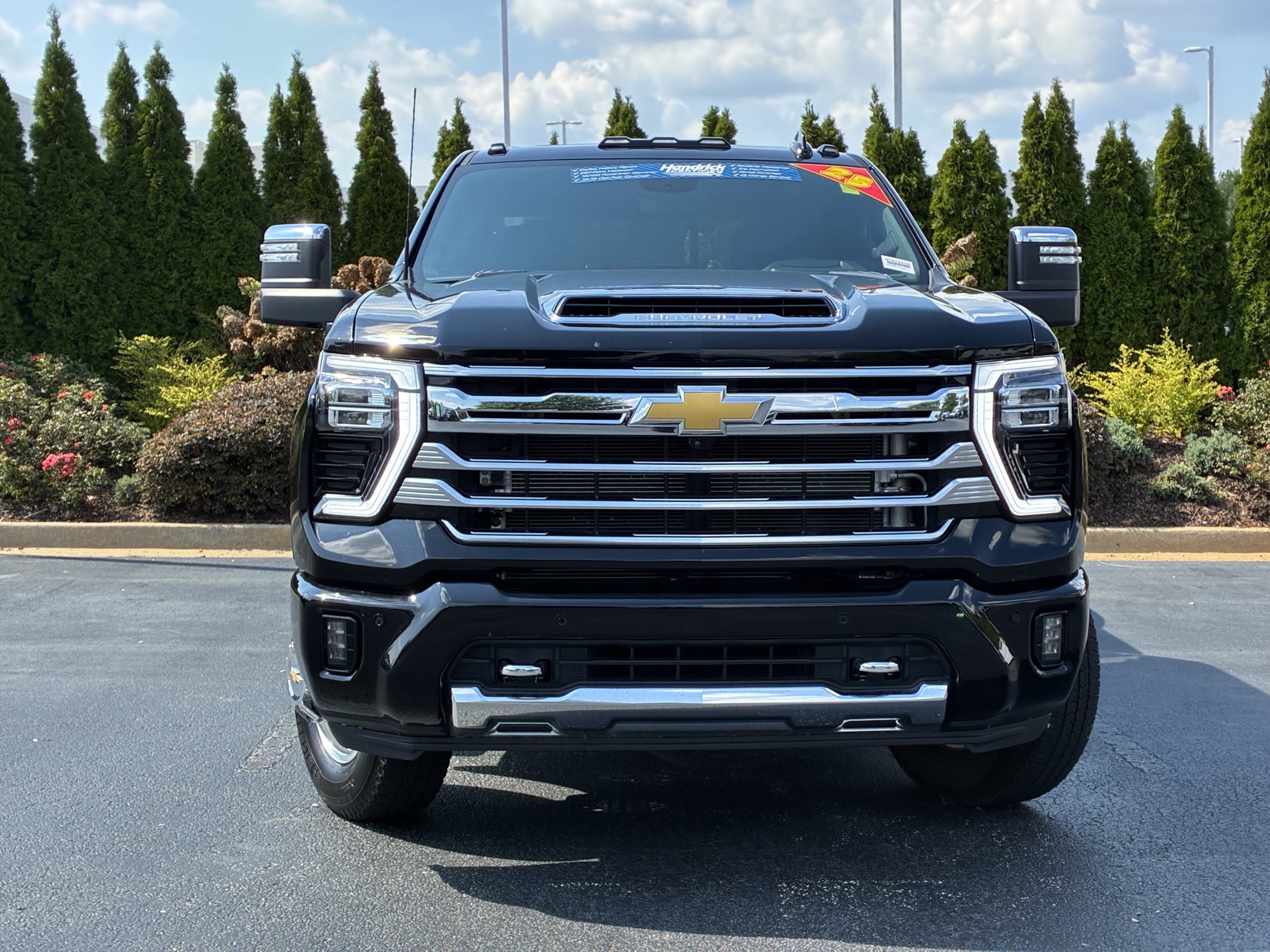Used 2025 Chevrolet Silverado 3500 High Country w/ High Country Premium Package AWD/4WD image 5