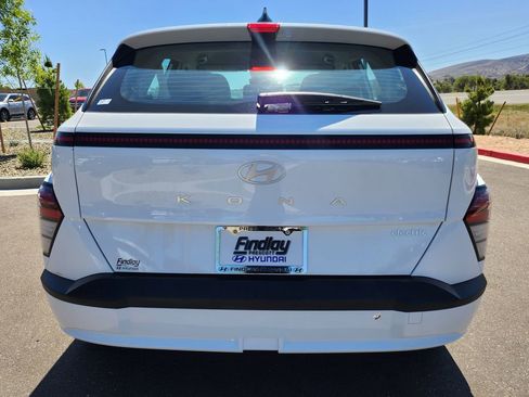 Certified 2025 Hyundai Kona SE FWD image 7