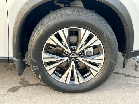 Used 2023 Nissan Rogue SV AWD/4WD image 10