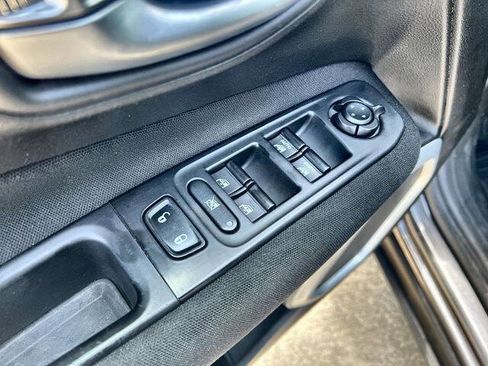 Used 2021 Jeep Renegade Latitude FWD image 22