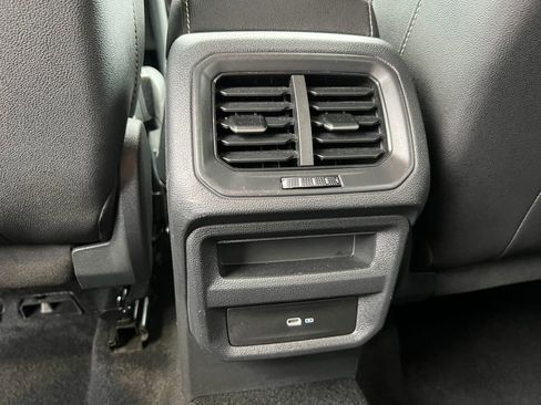 Used 2024 Volkswagen Taos SE FWD image 13