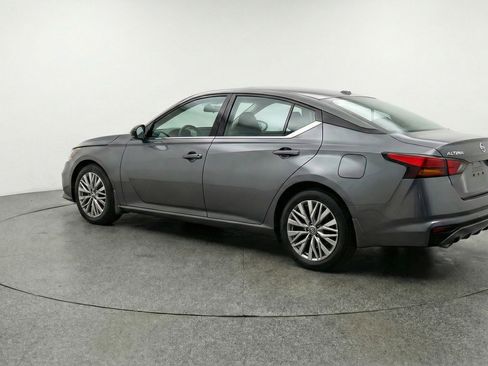 Used 2025 Nissan Altima 2.5 SV image 6