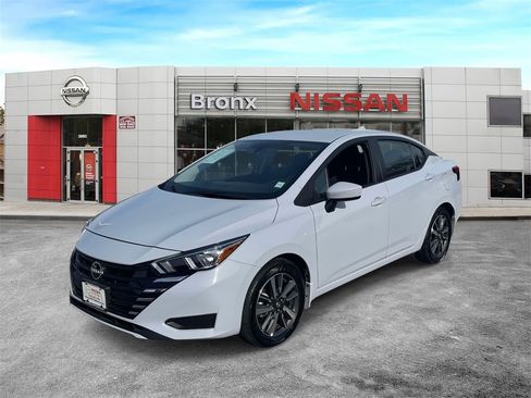 Used 2024 Nissan Versa SV w/ Trunk Package image 4