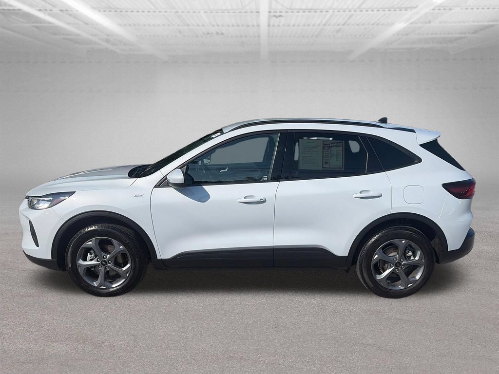 Used 2025 Ford Escape ST-Line Select AWD/4WD image 3