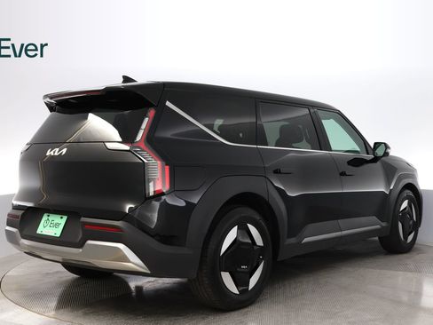 Used 2024 Kia EV9 Light Long Range RWD image 3