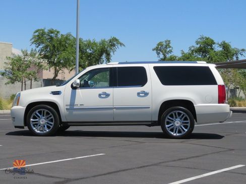 Used 2014 Cadillac Escalade ESV Platinum AWD/4WD image 11