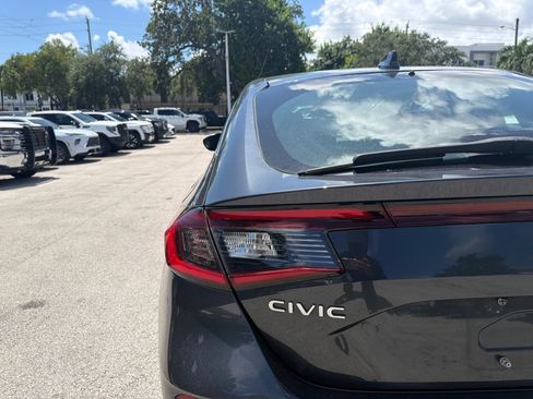 Used 2023 Honda Civic EX-L image 9