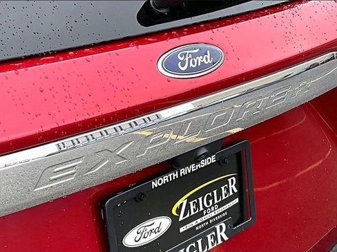 Certified 2022 Ford Explorer Limited w/ Equipment Group 301A image 8