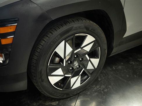 Used 2025 Hyundai Kona SEL FWD image 4