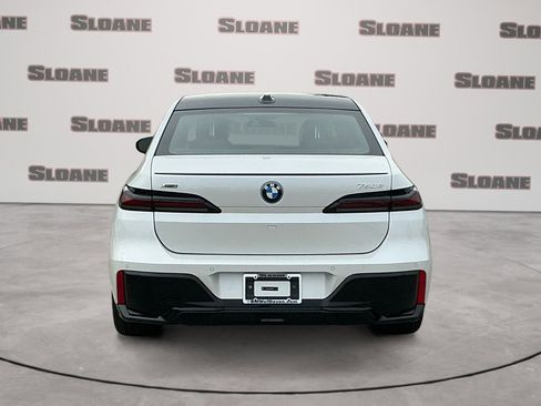 New 2026 BMW 750e xDrive image 4