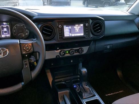 Used 2018 Toyota Tacoma SR image 6