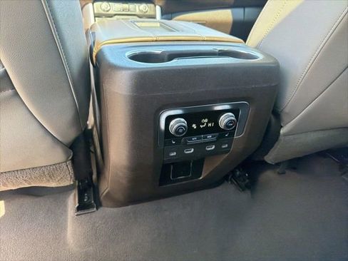 Used 2021 GMC Yukon XL SLT image 25