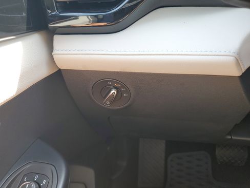 New 2025 Volkswagen Taos S image 18