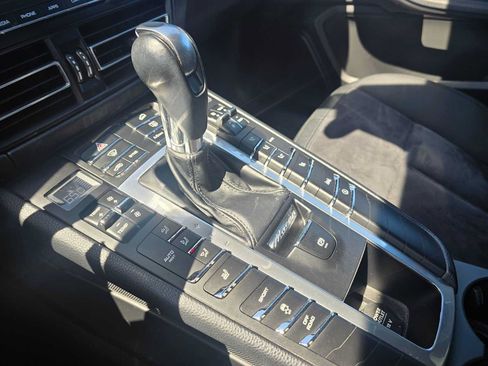Used 2019 Porsche Macan AWD/4WD image 30