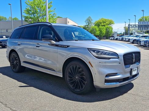 Used 2023 Lincoln Aviator Reserve w/ Equipment Group 201A AWD/4WD image 3