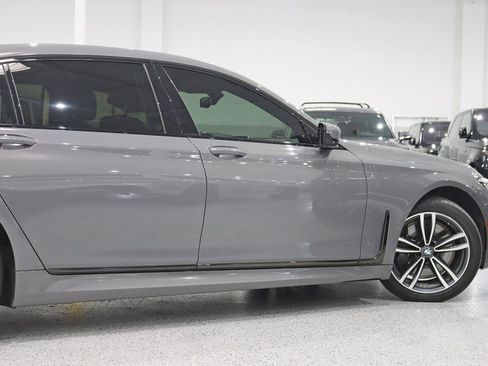 Used 2022 BMW 750i xDrive w/ Executive Package image 11