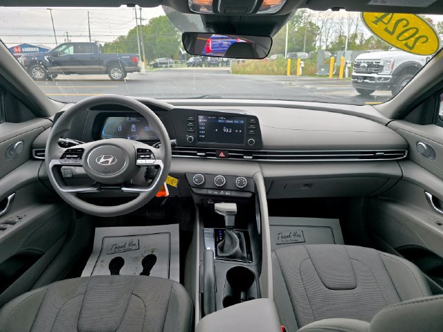 Used 2024 Hyundai Elantra SE FWD image 14