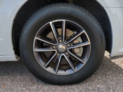 Used 2017 Dodge Grand Caravan SXT image 11