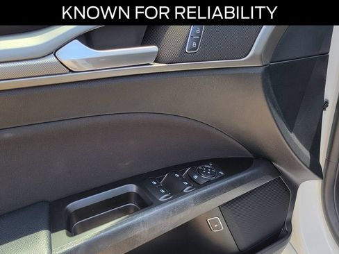 Certified 2017 Ford Fusion SE FWD image 20