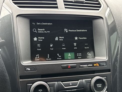 Used 2018 Ford Explorer XLT w/ Equipment Group 202A AWD/4WD image 18