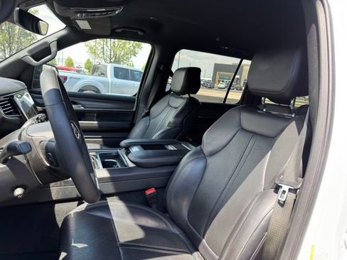 Used 2024 Jeep Wagoneer L Series II w/ Flexible Seating Group AWD/4WD image 7