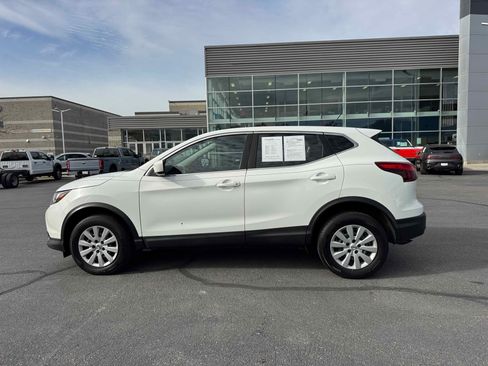 Used 2018 Nissan Rogue Sport S image 3