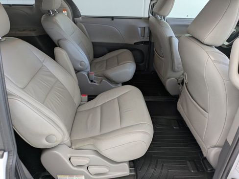 Used 2017 Toyota Sienna XLE w/ XLE Navigation Package image 19