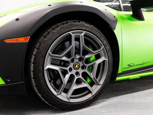 Used 2024 Lamborghini Huracan Sterrato image 8