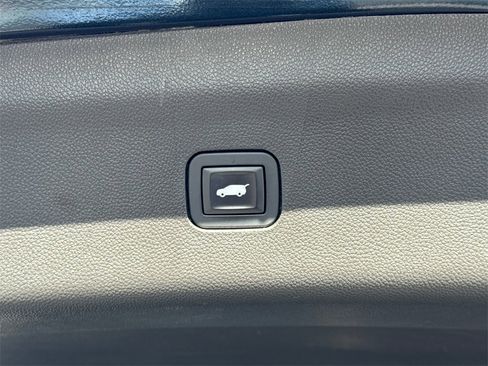 Used 2018 Buick Enclave Avenir w/ Avenir Technology Package image 17