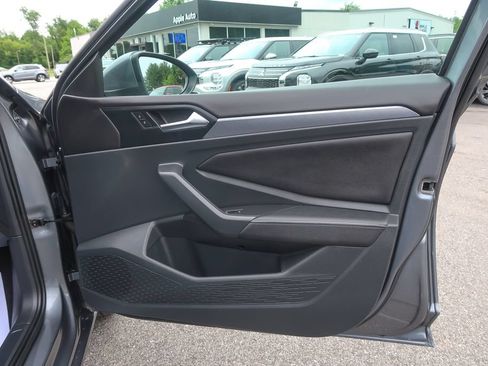 Used 2024 Volkswagen Jetta SE FWD image 19