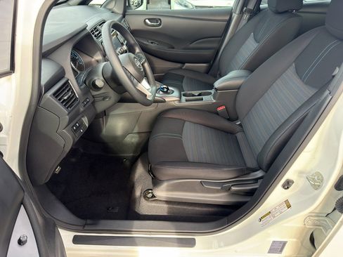 Used 2024 Nissan Leaf S image 14