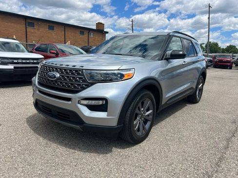 Certified 2023 Ford Explorer XLT w/ Equipment Group 202A AWD/4WD image 29