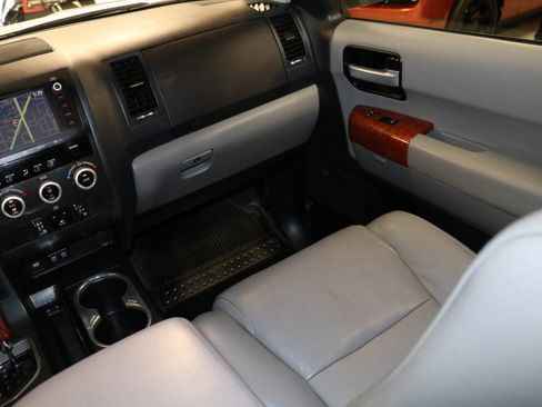 Used 2020 Toyota Sequoia Platinum image 19