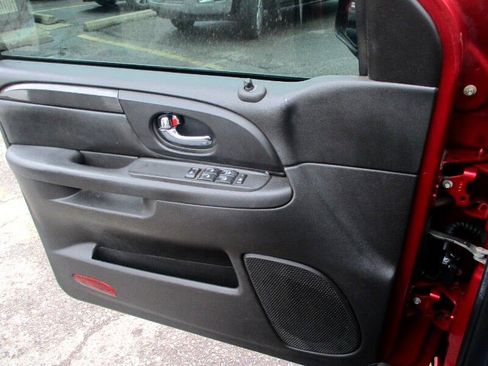 Used 2005 GMC Envoy SLE image 14