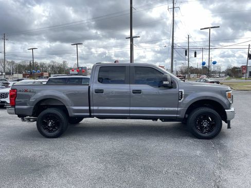 Used 2022 Ford F250 XL w/ Power Equipment Group image 2