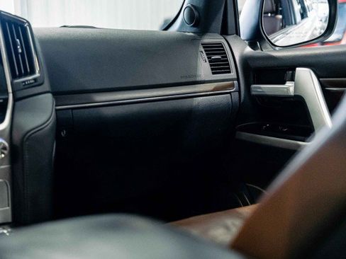 Used 2018 Toyota Land Cruiser image 33