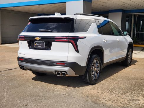 Certified 2025 Chevrolet Traverse LT FWD image 6