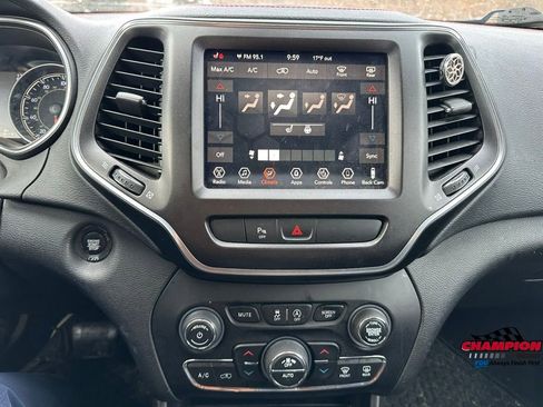 Used 2019 Jeep Cherokee Trailhawk w/ Cold Weather Group image 19