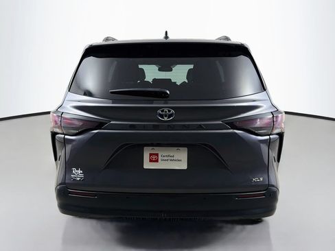 Used 2025 Toyota Sienna XLE FWD image 7