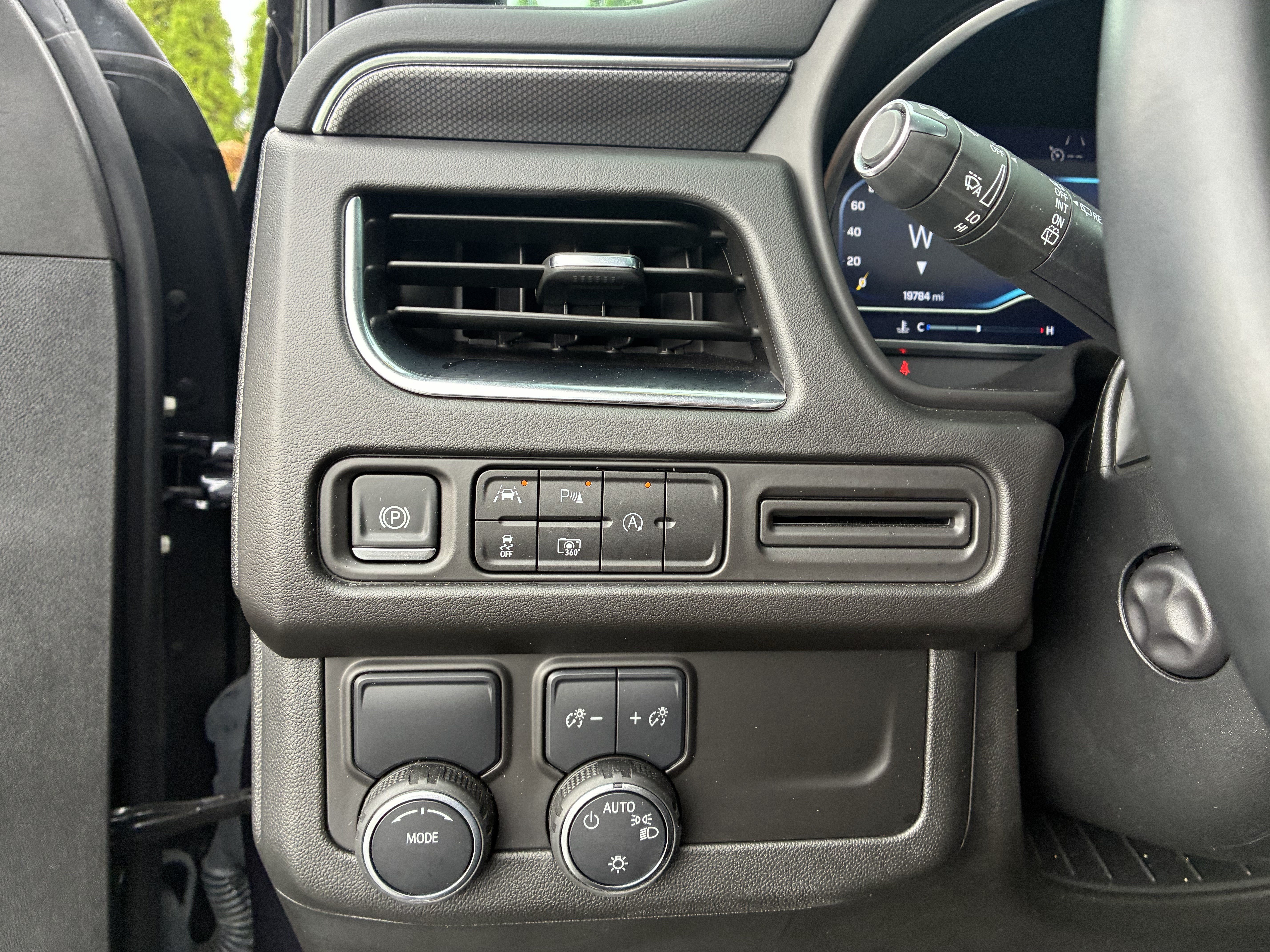 Used 2024 Chevrolet Tahoe RST w/ Luxury Package RWD image 28
