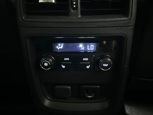 Used 2017 Buick Envision Essence AWD/4WD image 28